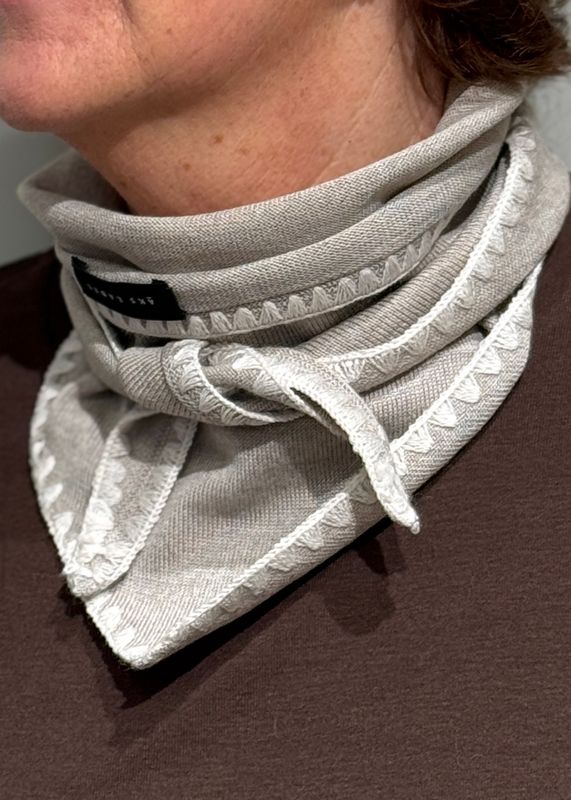 CHRISTIAN AKS - Mina Stitched Merino Skjerf Beach